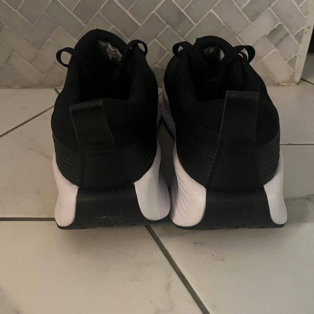 Nike Promina -Womens-extra wide. Dual-Tone Black and White Running Shoes - Picture 4 of 7